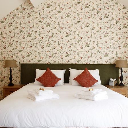 Bartons Mill Pub And Dining Hotel Бейсингсток Екстериор снимка